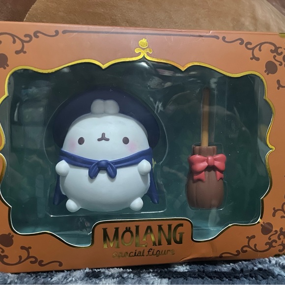 MOLANG SPECIAL FIGURE WITCH COSTUME WITH BROOM - Picture 1 of 6